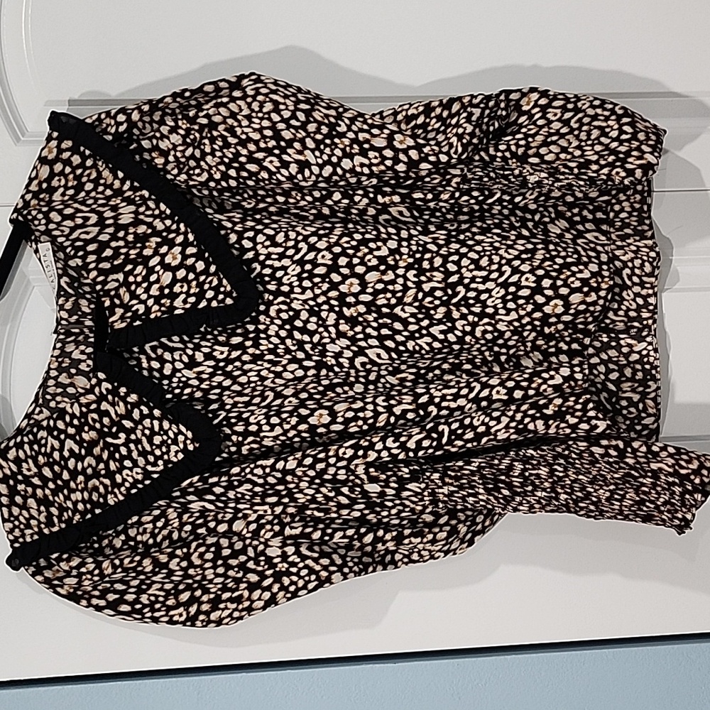 Calista ladies top size large